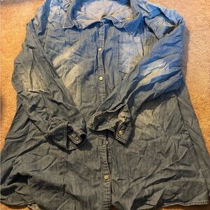 Women’s 4x chambray button down